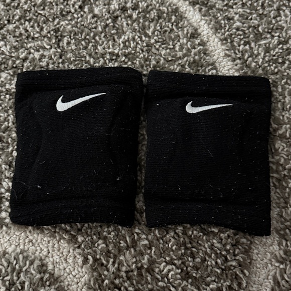 Nike Black knee pads - Picture 1 of 2